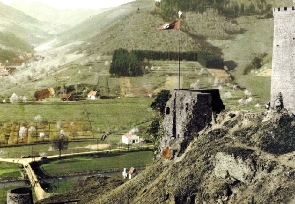 1933 C01 Schlossberghakenkreuz03072013