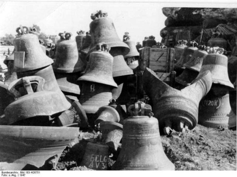 1942 B01 Bundesarchiv Bild 183 H26751  Hamburg  Glockenlager Im Freihafen